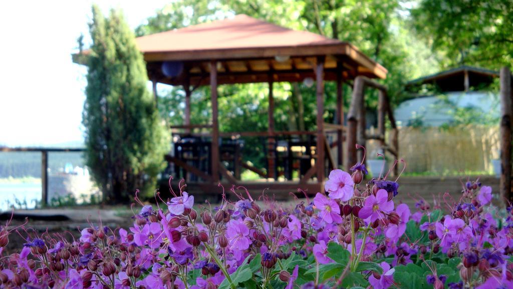 Pasarel White Village Park Iskar Lake المظهر الخارجي الصورة